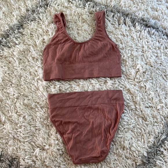 SKIMS Ribbed Scoop Bralette and High-cut Panty Set - Picture 4 of 4